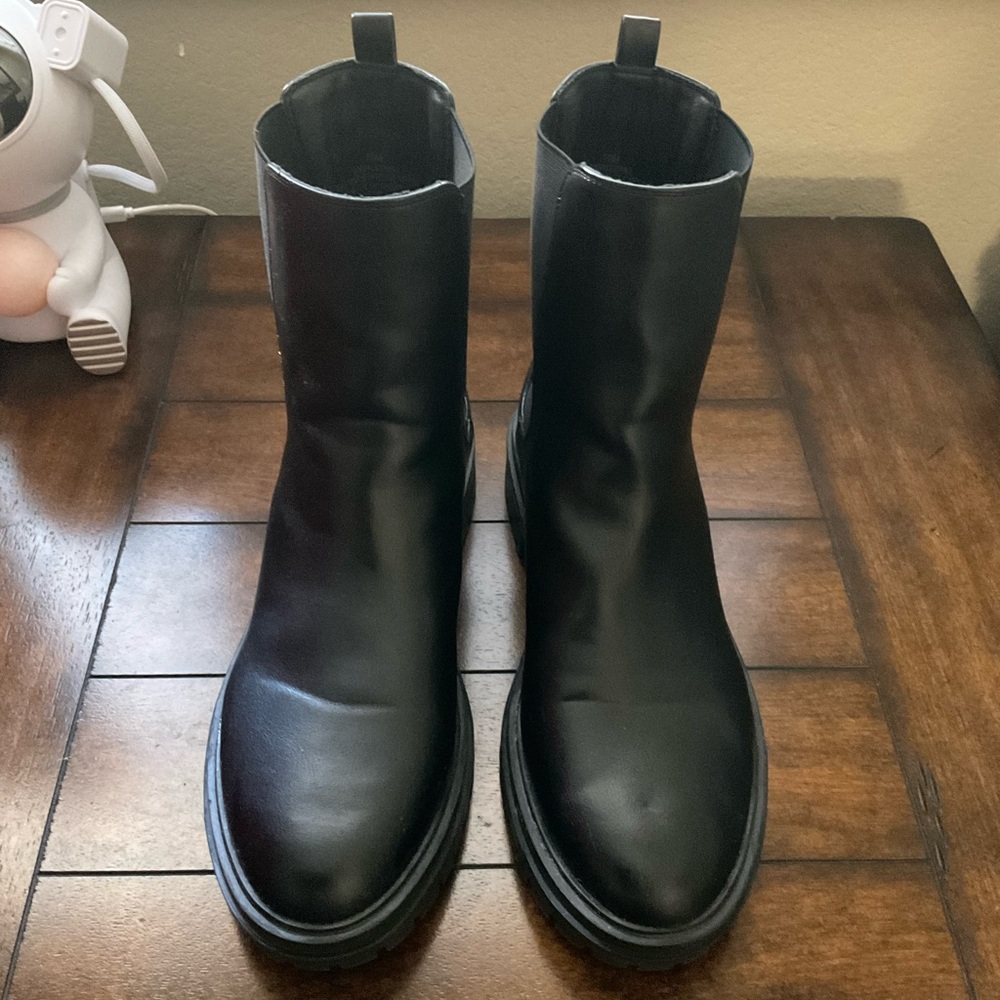 Nine West Yeeps chelsea black boot size 10